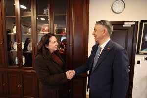 BAKAN YARDIMCISI H. ALİ ÖZEL, İRLANDA BÜYÜKELÇİSİ CLARE BROSNAN’I KABUL ETTİ